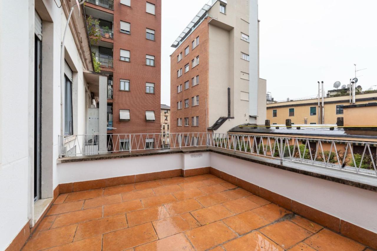 Sant'Ambrogio Bright Apartment With Terrace Милано Екстериор снимка