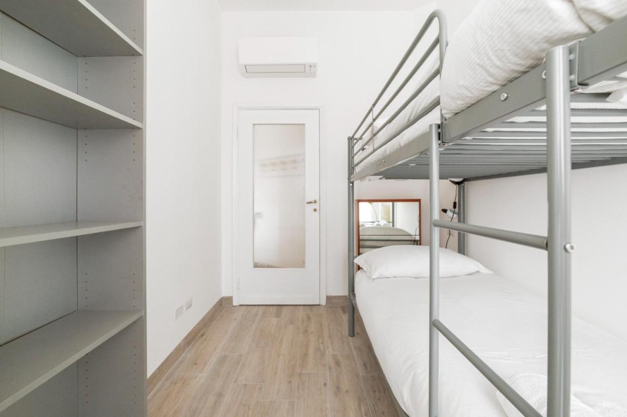 Sant'Ambrogio Bright Apartment With Terrace Милано Екстериор снимка